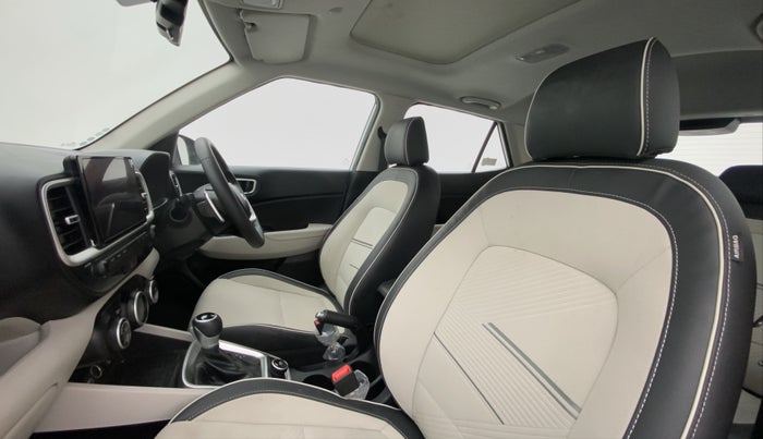 2023 Hyundai VENUE SX (O) 1.0 TURBO DCT, Petrol, Automatic, 11,611 km, Right Side Front Door Cabin