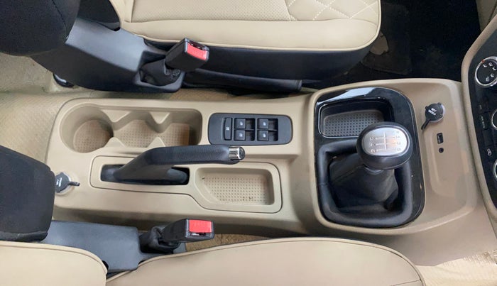 2018 Mahindra TUV 300 PLUS P8, Diesel, Manual, 31,709 km, Gear Lever