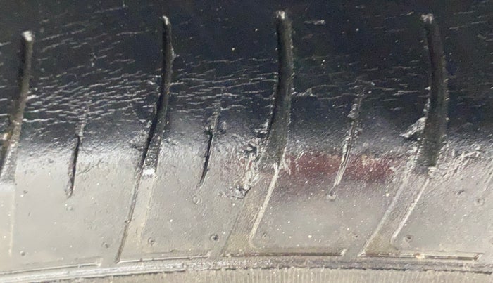 2018 Mahindra TUV 300 PLUS P8, Diesel, Manual, 31,709 km, Left Front Tyre Tread