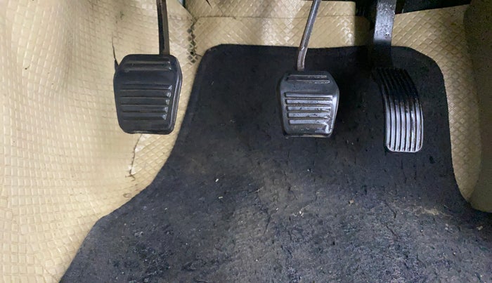 2018 Mahindra TUV 300 PLUS P8, Diesel, Manual, 31,709 km, Pedals