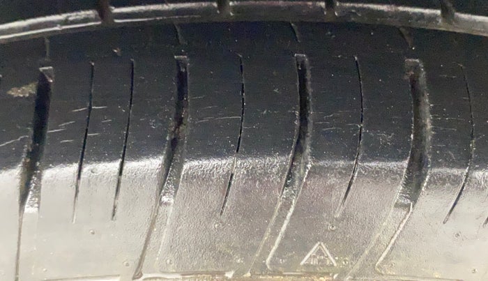 2018 Mahindra TUV 300 PLUS P8, Diesel, Manual, 31,709 km, Right Rear Tyre Tread