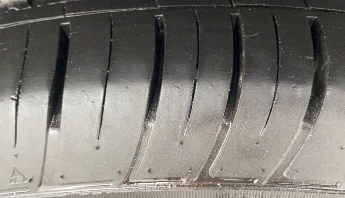 2018 Mahindra TUV 300 PLUS P8, Diesel, Manual, 31,709 km, Left Rear Tyre Tread