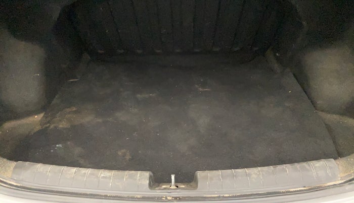 2014 Hyundai Xcent S (O) 1.2, Petrol, Manual, 1,18,579 km, Boot Inside