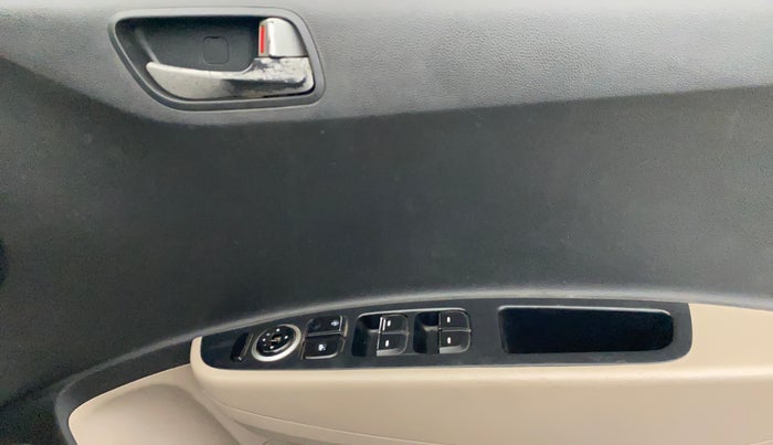 2014 Hyundai Xcent S (O) 1.2, Petrol, Manual, 1,18,579 km, Driver Side Door Panels Control