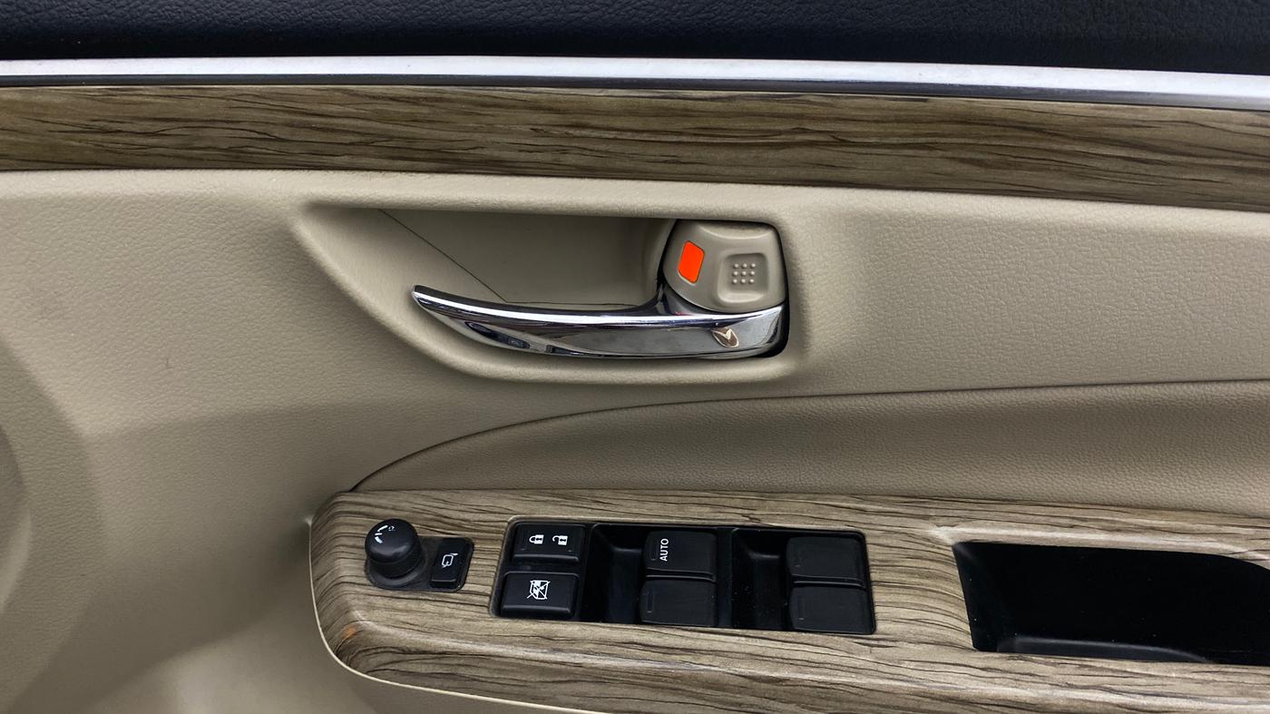 2019 Maruti Ciaz ALPHA  AT 1.5 SHVS PETROL, Petrol, Automatic, 60,463 km, Driver Side Door Panels Control