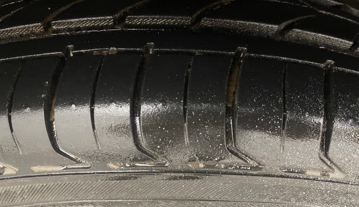 2019 Maruti Ciaz ALPHA  AT 1.5 SHVS PETROL, Petrol, Automatic, 60,463 km, Right Rear Tyre Tread