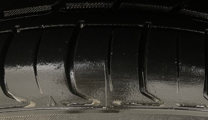 2019 Maruti Ciaz ALPHA  AT 1.5 SHVS PETROL, Petrol, Automatic, 60,463 km, Left Front Tyre Tread