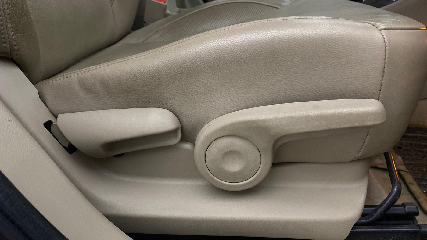 2019 Maruti Ciaz ALPHA  AT 1.5 SHVS PETROL, Petrol, Automatic, 60,463 km, Driver Side Adjustment Panel