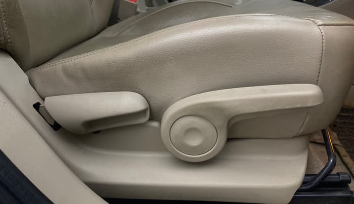 2019 Maruti Ciaz ALPHA  AT 1.5 SHVS PETROL, Petrol, Automatic, 60,463 km, Driver Side Adjustment Panel