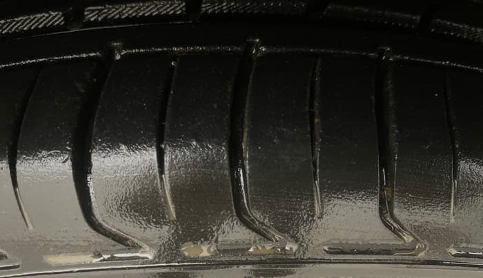 2019 Maruti Ciaz ALPHA  AT 1.5 SHVS PETROL, Petrol, Automatic, 60,463 km, Right Front Tyre Tread