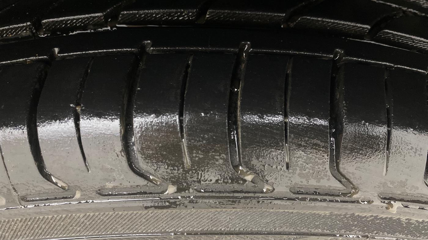 2019 Maruti Ciaz ALPHA  AT 1.5 SHVS PETROL, Petrol, Automatic, 60,463 km, Left Rear Tyre Tread