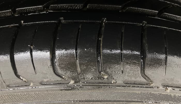 2019 Maruti Ciaz ALPHA  AT 1.5 SHVS PETROL, Petrol, Automatic, 60,463 km, Left Rear Tyre Tread