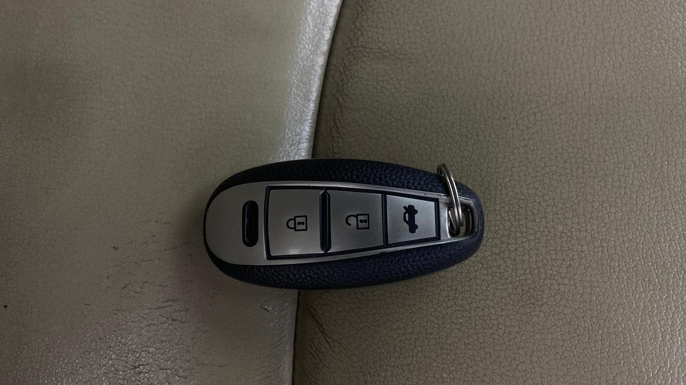 2019 Maruti Ciaz ALPHA  AT 1.5 SHVS PETROL, Petrol, Automatic, 60,463 km, Key Close Up