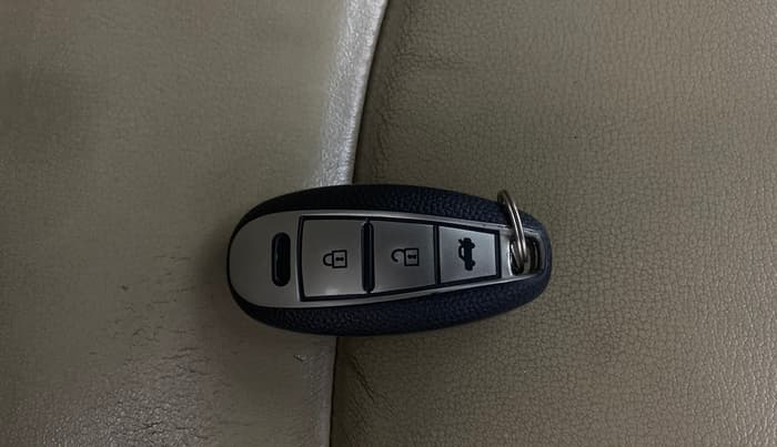2019 Maruti Ciaz ALPHA  AT 1.5 SHVS PETROL, Petrol, Automatic, 60,463 km, Key Close Up