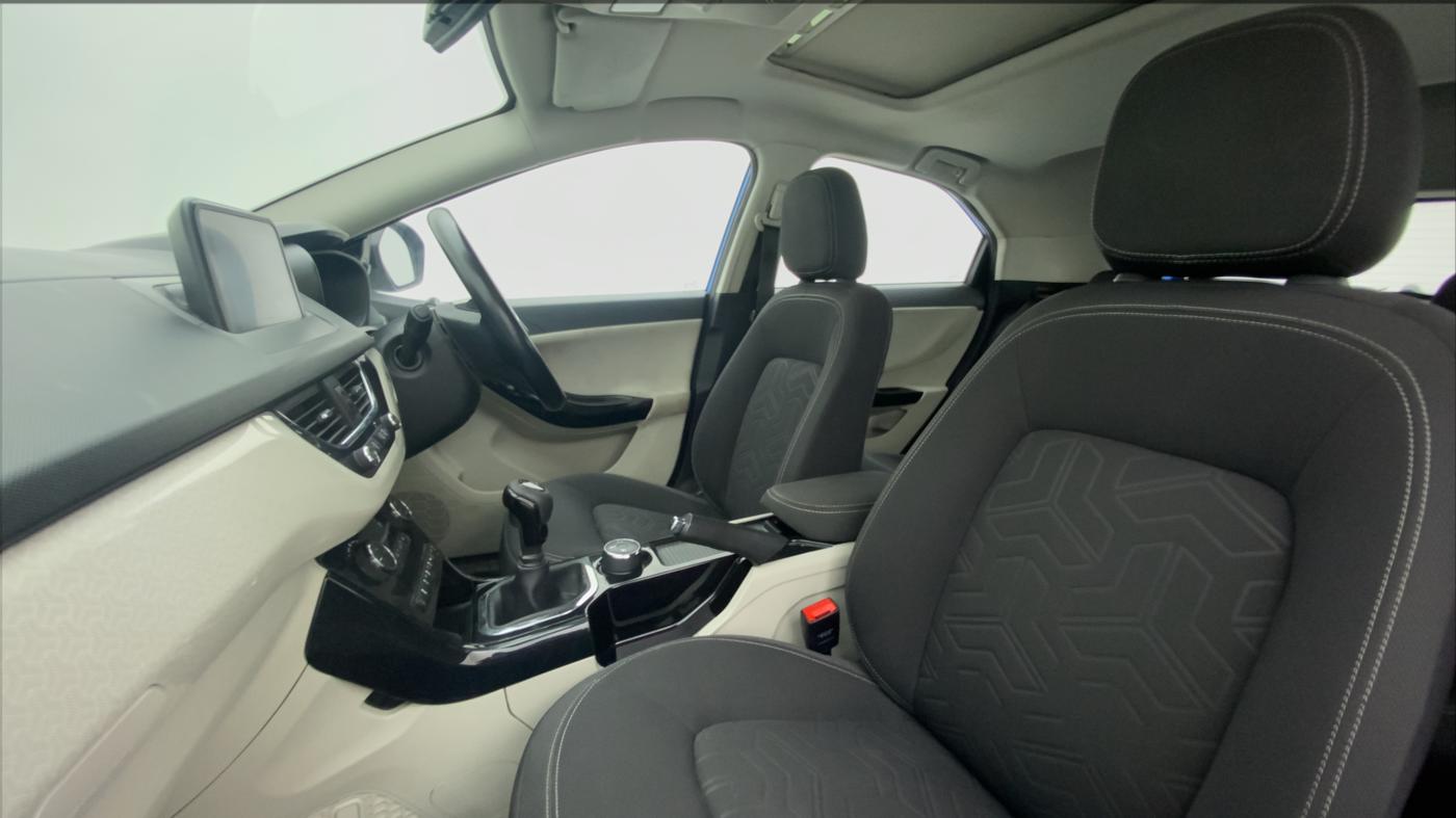 2020 Tata NEXON XZ+ OPT PETROL, Petrol, Manual, 30,393 km, Right Side Front Door Cabin