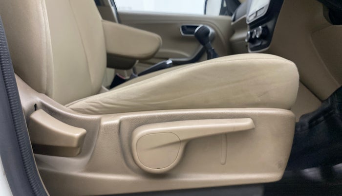 2022 Mahindra BOLERO NEO N 10 (O), Diesel, Manual, 73,297 km, Driver Side Adjustment Panel