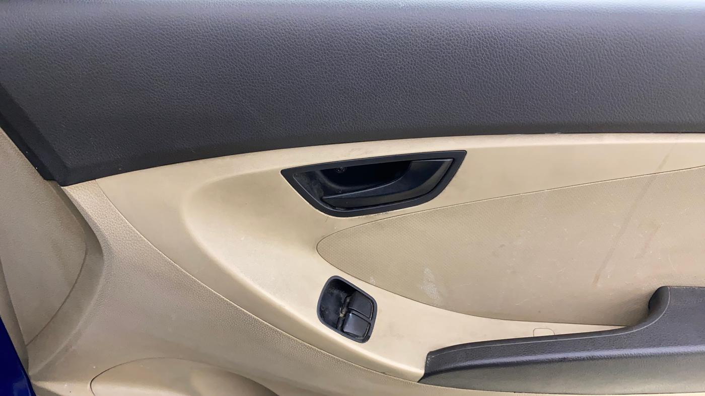 2014 Hyundai Eon D-LITE+, Petrol, Manual, 1,31,759 km, Driver Side Door Panels Control