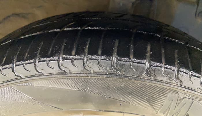 2014 Hyundai Eon D-LITE+, Petrol, Manual, 1,31,667 km, Right Front Tyre Tread