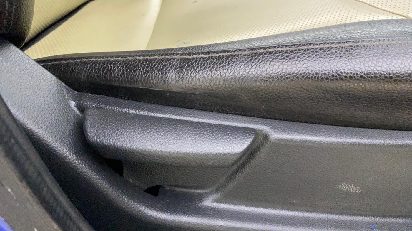 2014 Hyundai Eon D-LITE+, Petrol, Manual, 1,31,759 km, Driver Side Adjustment Panel