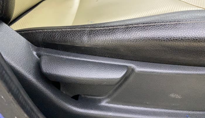 2014 Hyundai Eon D-LITE+, Petrol, Manual, 1,31,667 km, Driver Side Adjustment Panel