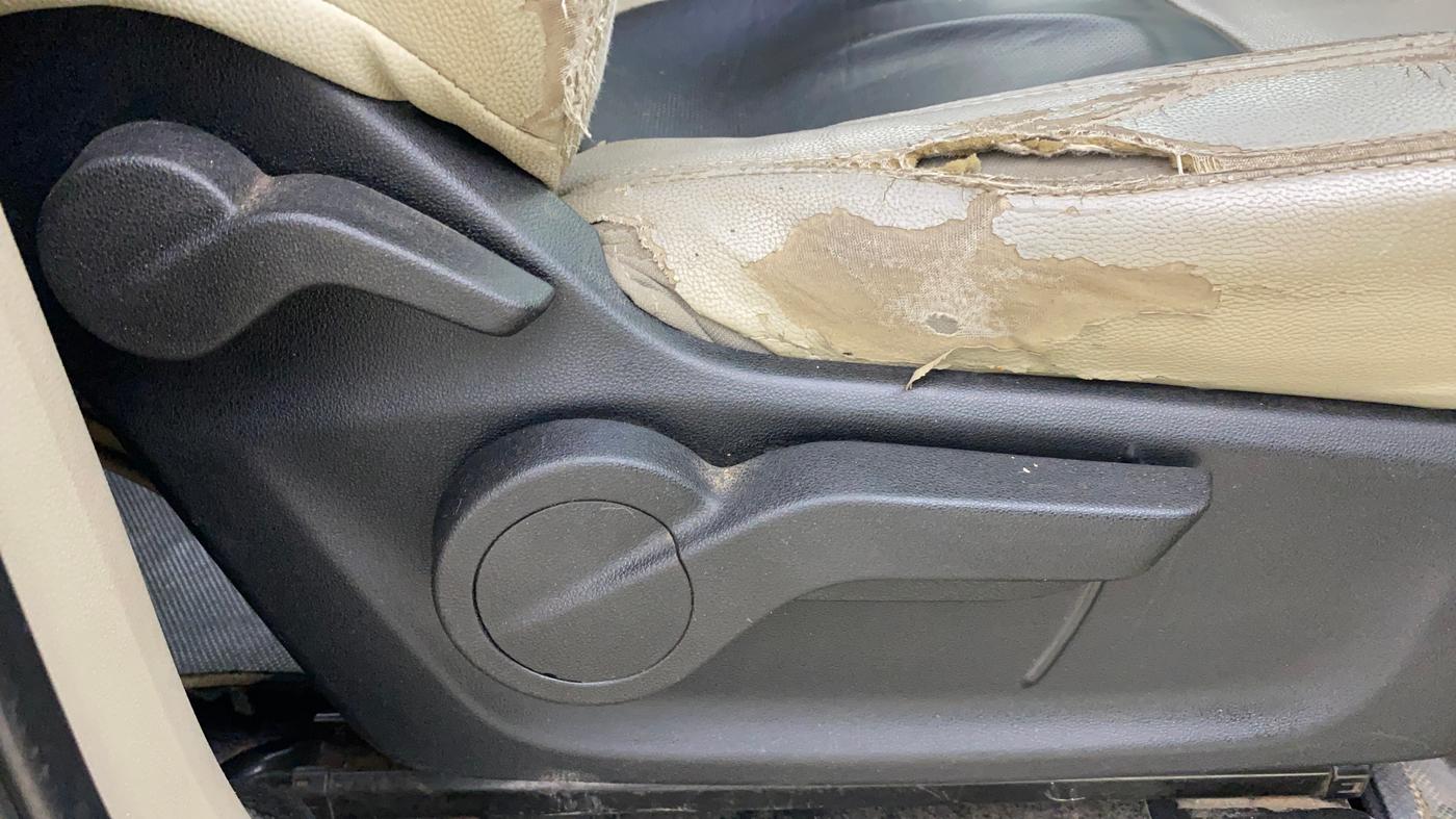2019 Mahindra MARAZZO M4 8 STR, Diesel, Manual, 1,10,656 km, Driver Side Adjustment Panel