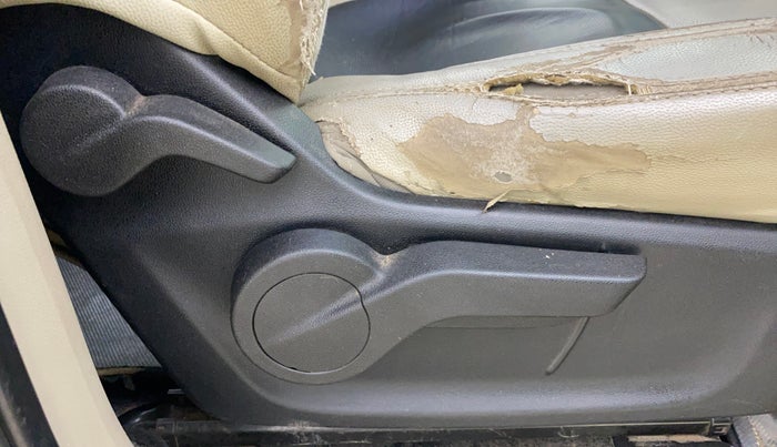 2019 Mahindra MARAZZO M4 8 STR, Diesel, Manual, 1,10,656 km, Driver Side Adjustment Panel