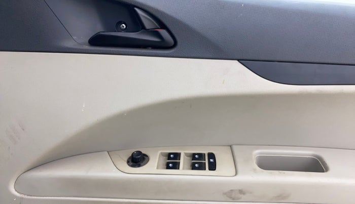 2019 Mahindra MARAZZO M4 8 STR, Diesel, Manual, 1,10,656 km, Driver Side Door Panels Control