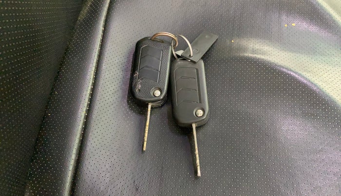 2019 Mahindra MARAZZO M4 8 STR, Diesel, Manual, 1,10,656 km, Key Close Up