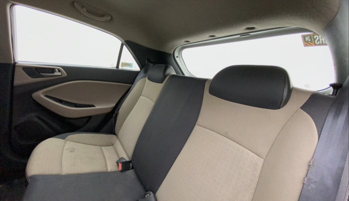 2015 Hyundai Elite i20 MAGNA 1.4 CRDI, Diesel, Manual, 1,23,537 km, Right Side Rear Door Cabin