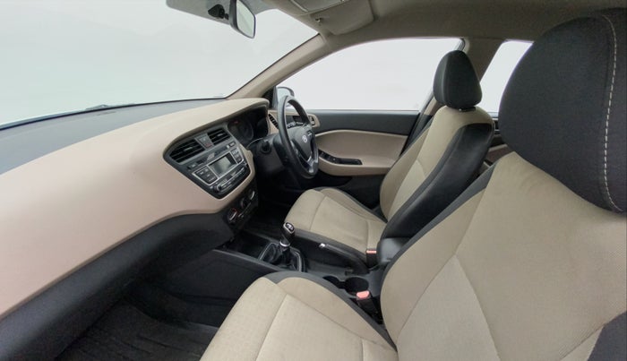 2015 Hyundai Elite i20 MAGNA 1.4 CRDI, Diesel, Manual, 1,23,537 km, Right Side Front Door Cabin