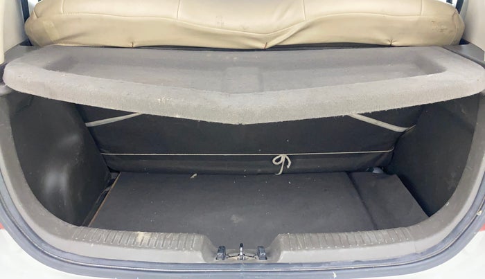 2013 Hyundai i10 MAGNA 1.1, Petrol, Manual, 1,04,127 km, Boot Inside