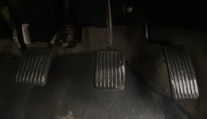 2013 Hyundai i10 MAGNA 1.1, Petrol, Manual, 1,04,127 km, Pedals