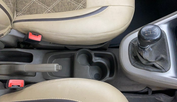 2013 Hyundai i10 MAGNA 1.1, Petrol, Manual, 1,04,127 km, Gear Lever