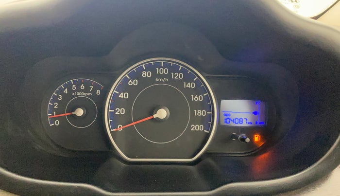 2013 Hyundai i10 MAGNA 1.1, Petrol, Manual, 1,04,127 km, Odometer Image