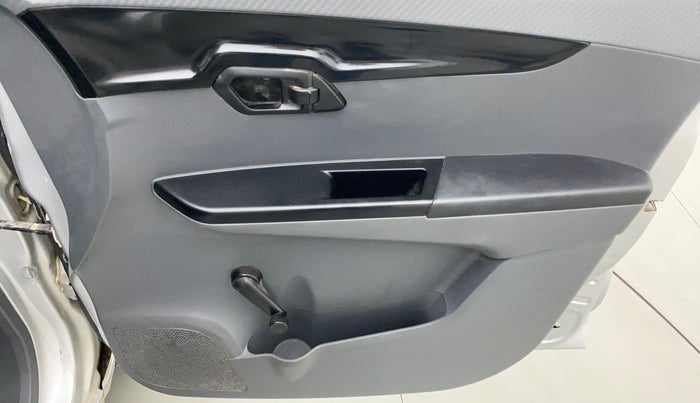 2018 Mahindra KUV 100 NXT K2 P 6 STR, CNG, Manual, 79,461 km, Driver Side Door Panels Control