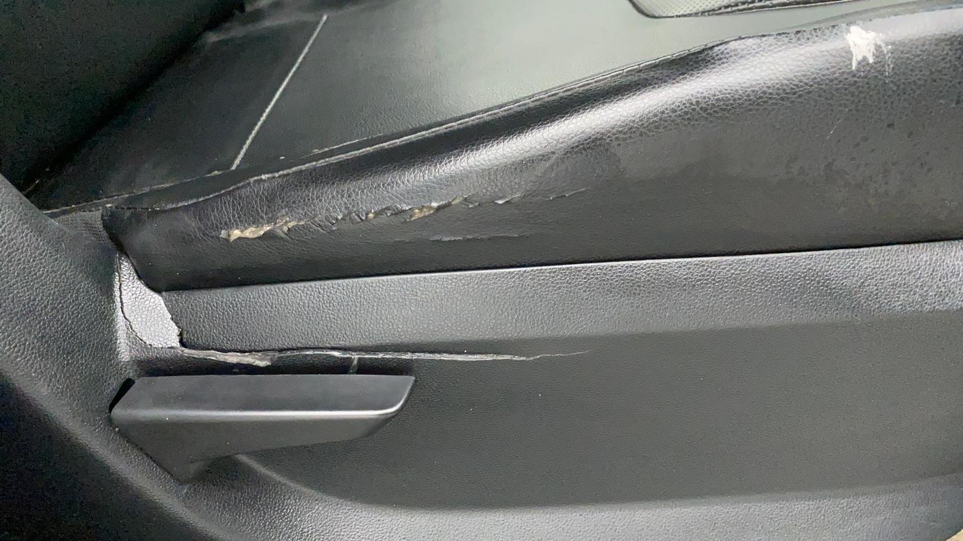 2018 Mahindra KUV 100 NXT K2 P 6 STR, CNG, Manual, 79,461 km, Driver Side Adjustment Panel