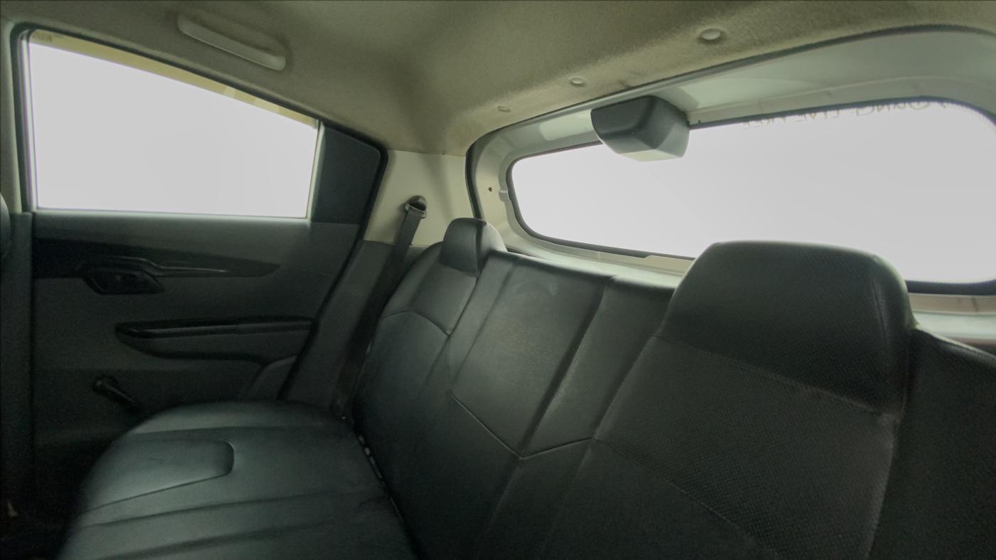 2018 Mahindra KUV 100 NXT K2 P 6 STR, CNG, Manual, 79,461 km, Right Side Rear Door Cabin