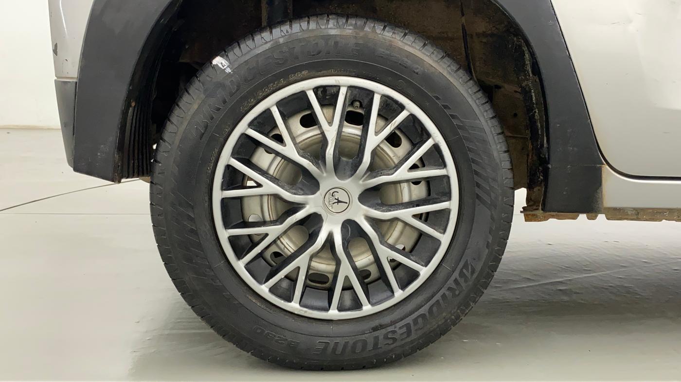 2018 Mahindra KUV 100 NXT K2 P 6 STR, CNG, Manual, 79,461 km, Right Rear Wheel