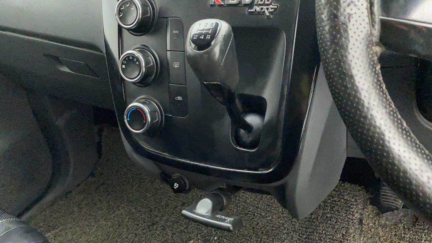 2018 Mahindra KUV 100 NXT K2 P 6 STR, CNG, Manual, 79,461 km, Gear Lever