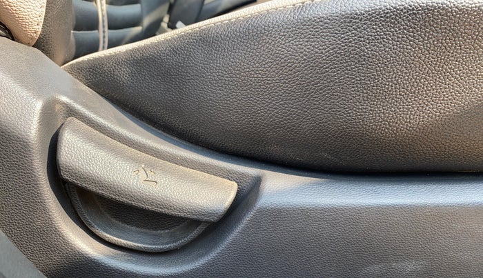 2016 Hyundai Grand i10 MAGNA 1.2 KAPPA VTVT, Petrol, Manual, 36,056 km, Driver Side Adjustment Panel