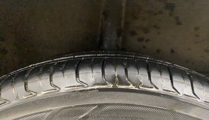 2019 Hyundai NEW SANTRO SPORTZ CNG, CNG, Manual, 97,340 km, Right Rear Tyre Tread