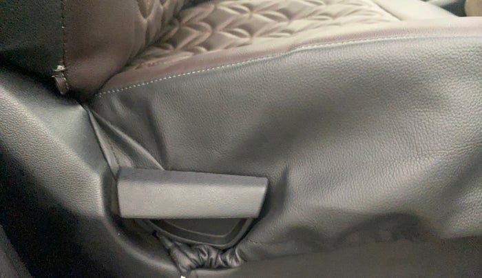 2019 Hyundai NEW SANTRO SPORTZ CNG, CNG, Manual, 97,340 km, Driver Side Adjustment Panel