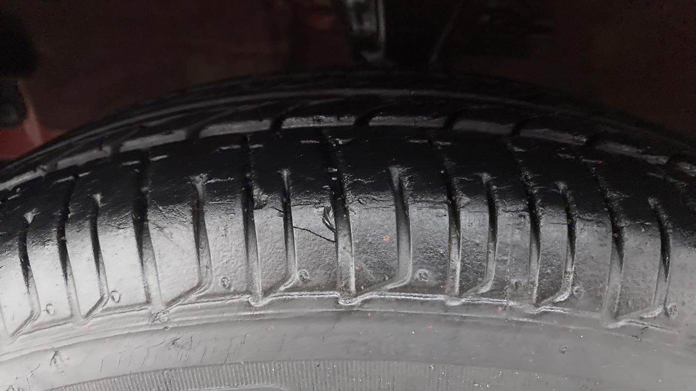 2012 Hyundai i10 SPORTZ 1.2 AT, Petrol, Automatic, 71,602 km, Left Front Tyre Tread