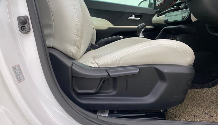 2023 Hyundai Verna SX 1.5 l MPI, Petrol, Manual, 15,313 km, Driver Side Adjustment Panel