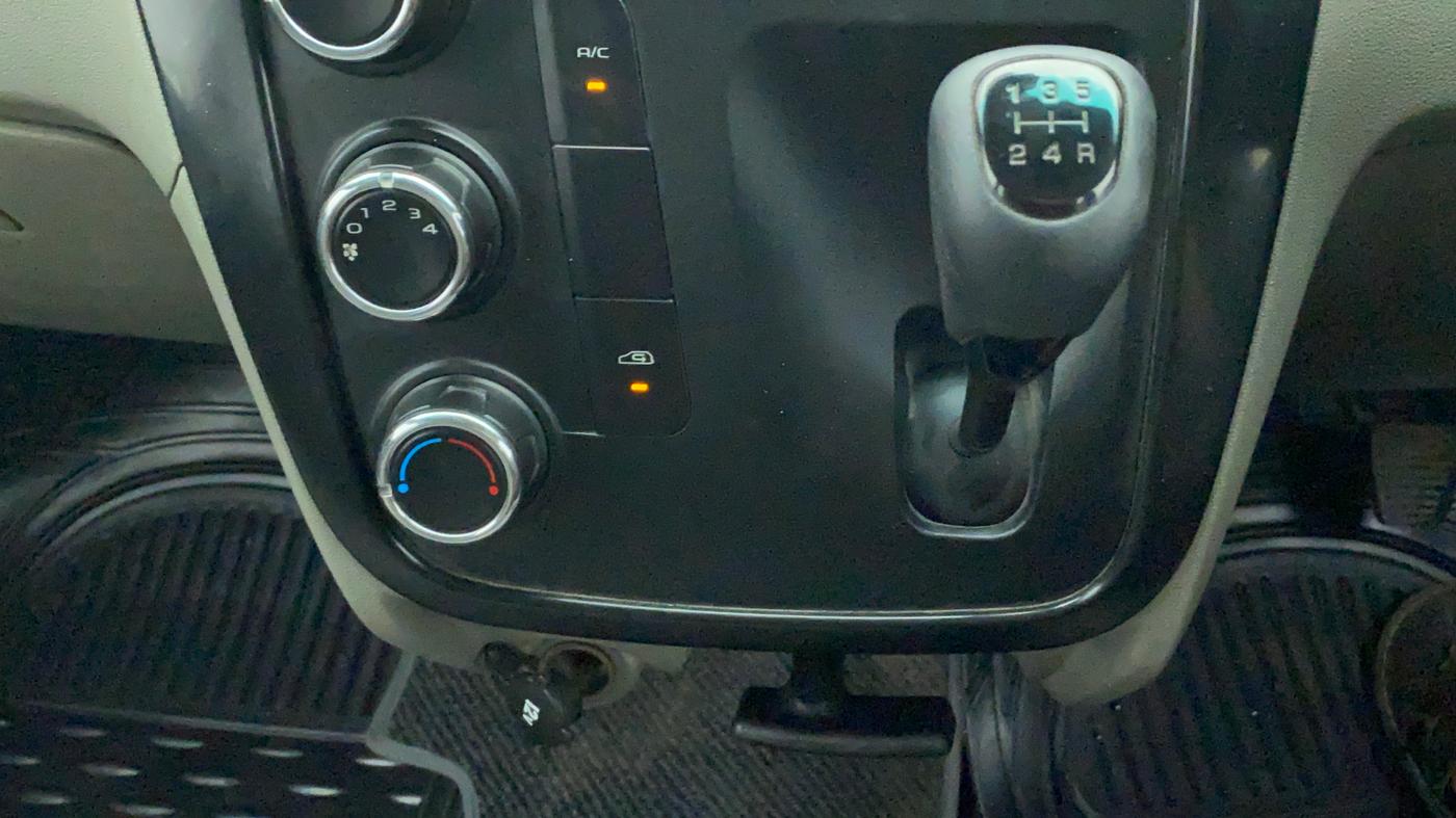 2016 Mahindra Kuv100 K2+ D 6 STR, Diesel, Manual, 68,391 km, Gear Lever