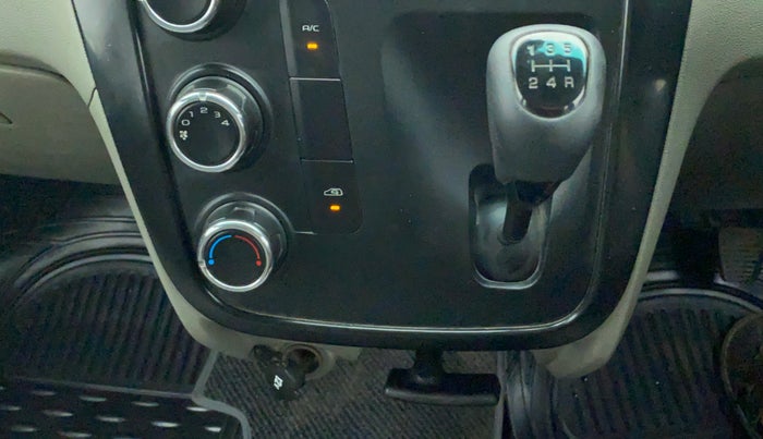 2016 Mahindra Kuv100 K2+ D 6 STR, Diesel, Manual, 68,391 km, Gear Lever