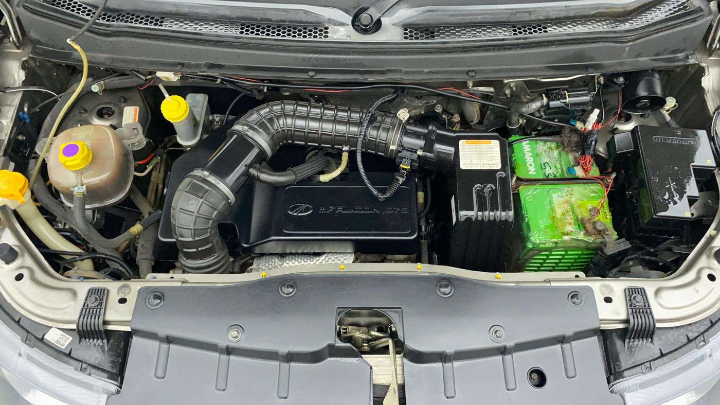 2016 Mahindra Kuv100 K2+ D 6 STR, Diesel, Manual, 68,391 km, Engine Bonet View