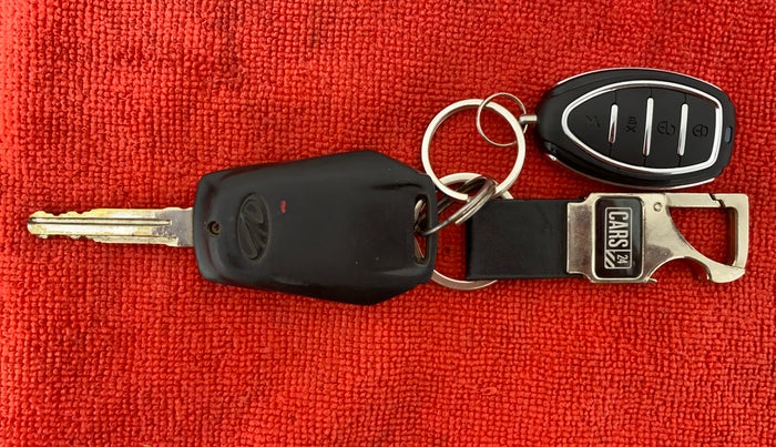 2016 Mahindra Kuv100 K2+ D 6 STR, Diesel, Manual, 68,391 km, Key Close-up