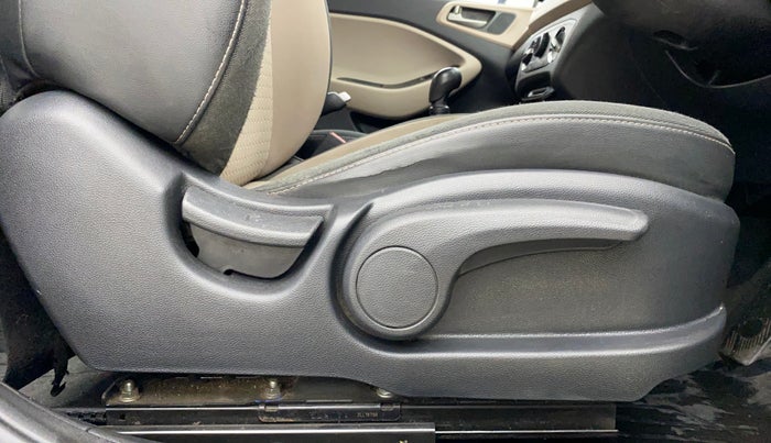 2017 Hyundai Elite i20 SPORTZ 1.2, Petrol, Manual, 38,004 km, Driver Side Adjustment Panel