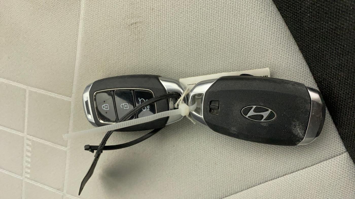 2024 Hyundai NEW I20 ASTA 1.2 MT, Petrol, Manual, 11,486 km, Key Close Up